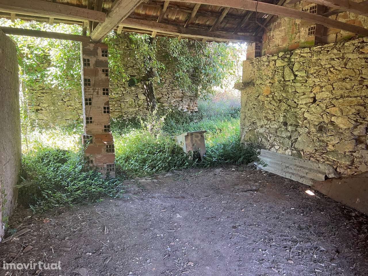 Ruína e terreno para venda na zona de Pocariça, Leiria - Grande imagem: 5/8