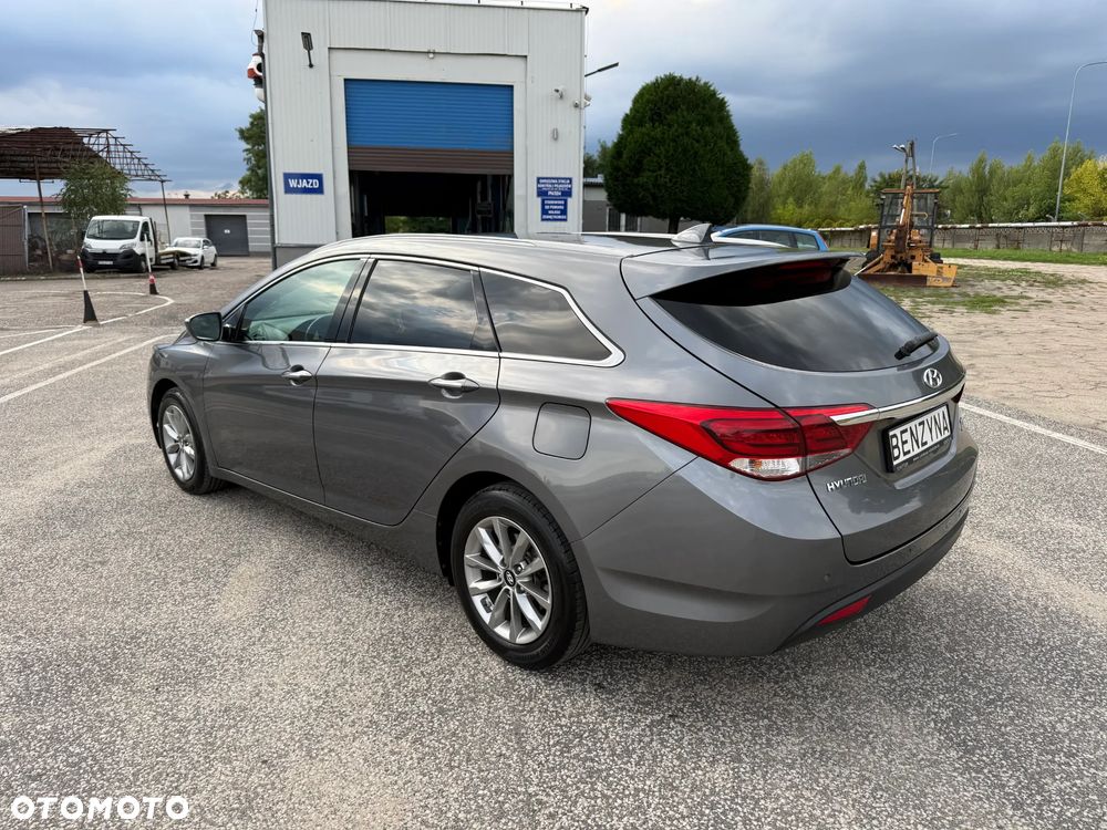 Hyundai i40 Kombi blue 1.6 Family+ - 29