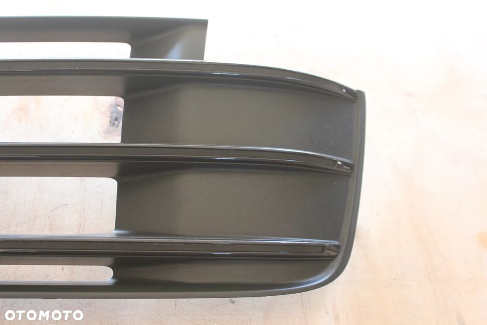 KRATKA ZDERZAKA PRAWA AUDI Q7 4M S-LINE 4M0807682D 2016 - 8