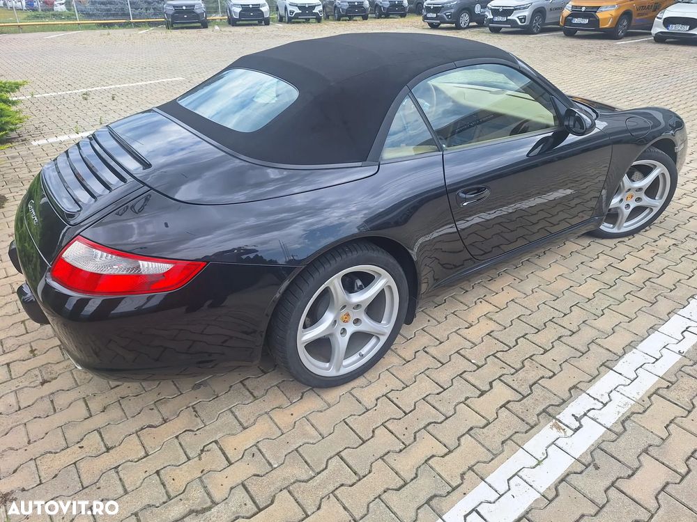Porsche 911 Carrera 4 - 11