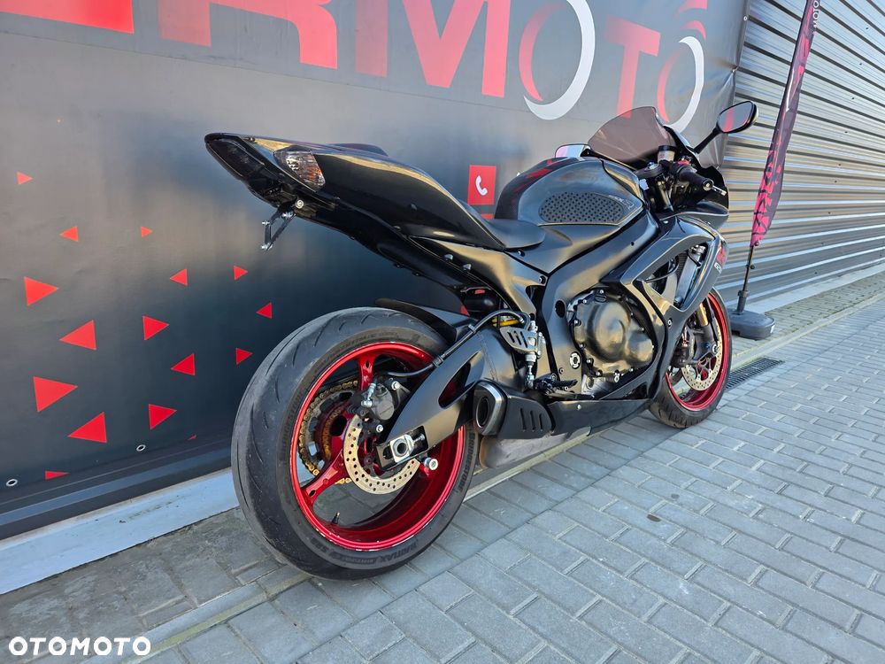 Suzuki GSX-R - 25