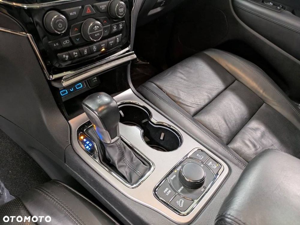 Jeep Grand Cherokee - 14