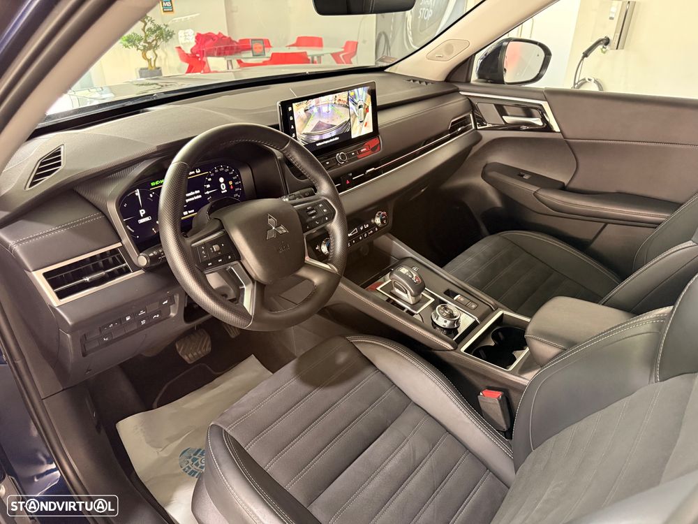 Mitsubishi Outlander - 8