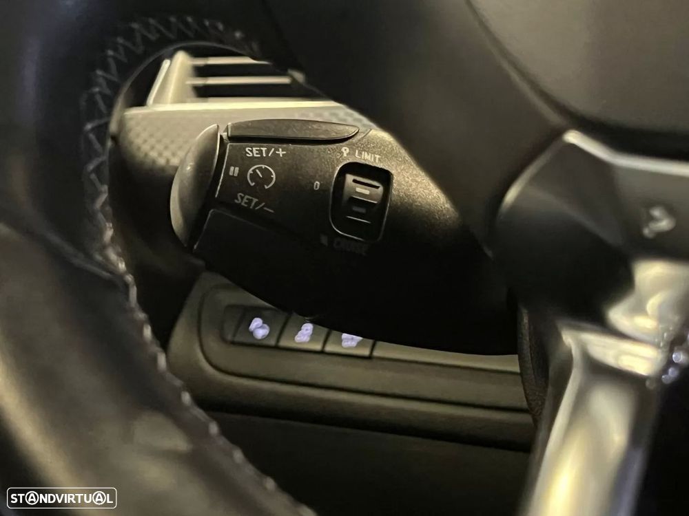 Peugeot 208 1.2 PureTech Signature - 36