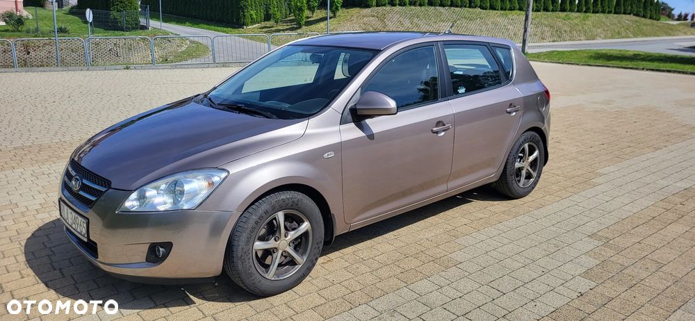 Kia Ceed 1.6 Crdi Comfort - 1