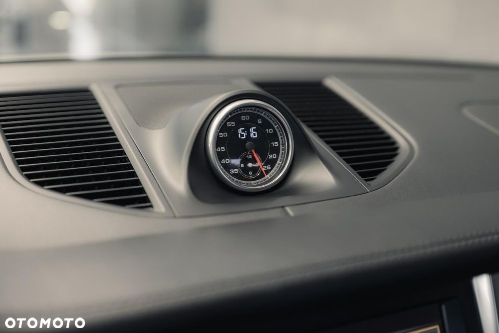 Porsche Macan Turbo - 31