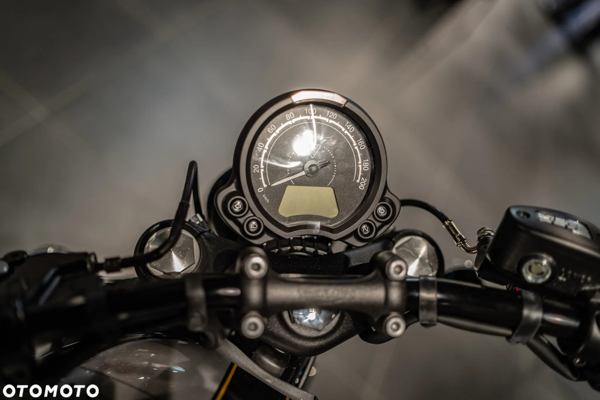 Triumph Bonneville Bobber - 9
