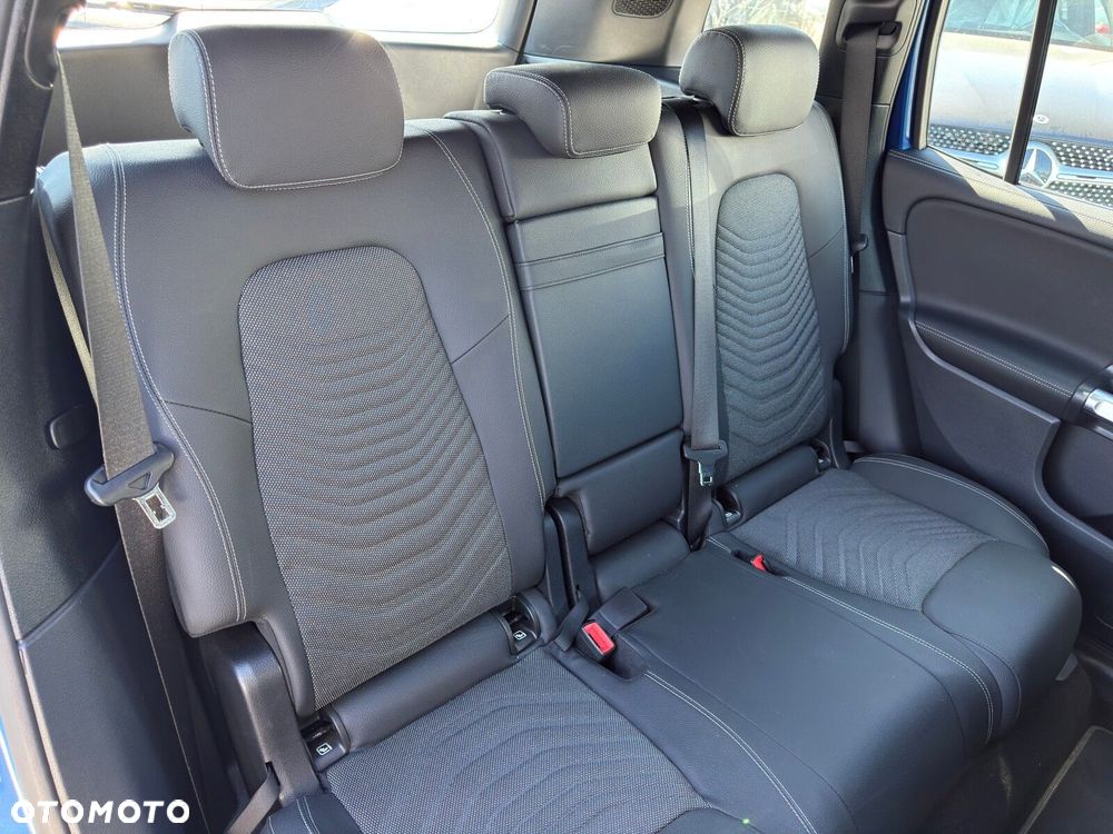 Mercedes-Benz GLB 200 Progressive 7G-DCT - 26