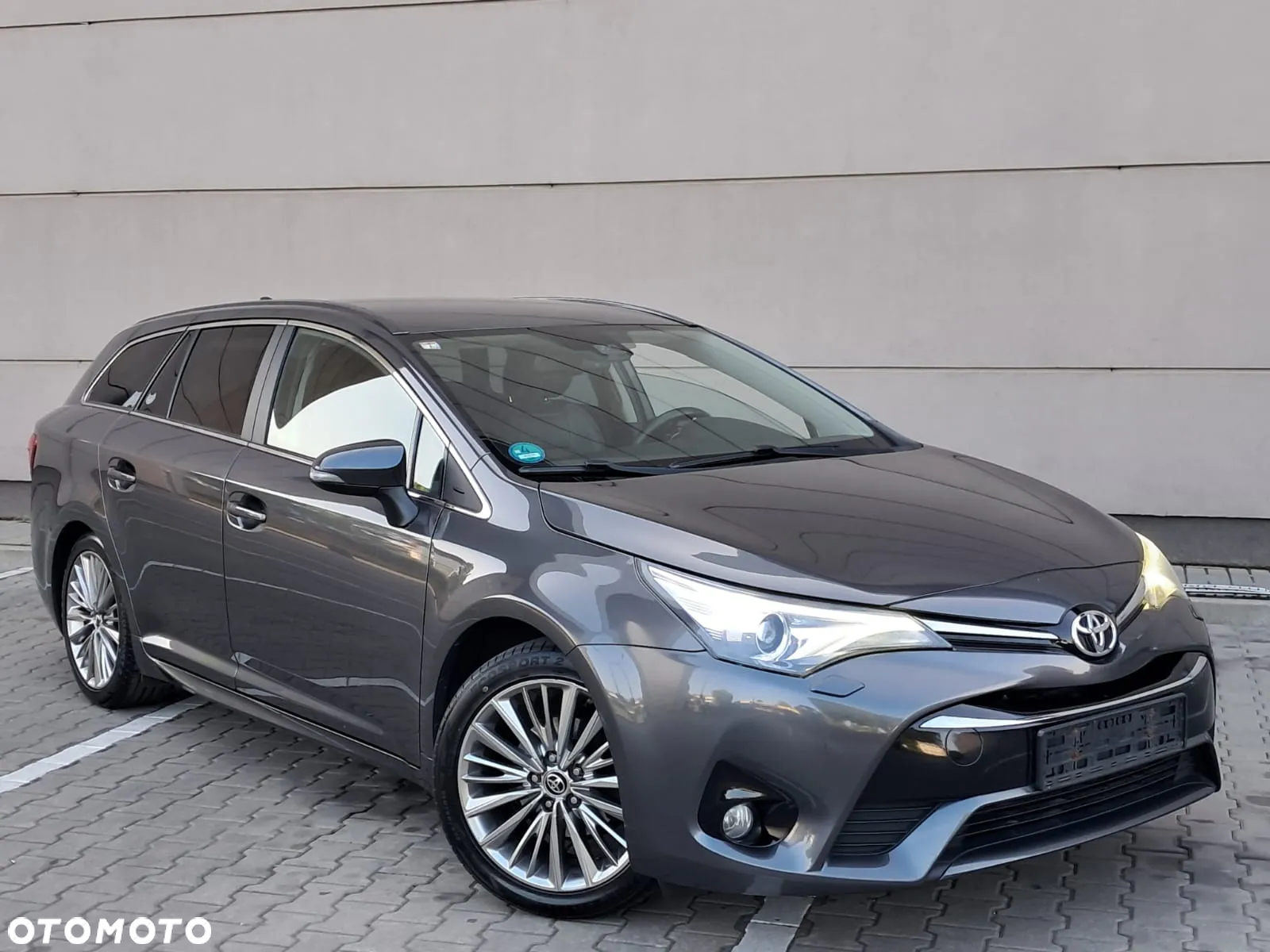 Toyota Avensis Combi 1.8 Business Edition - 12