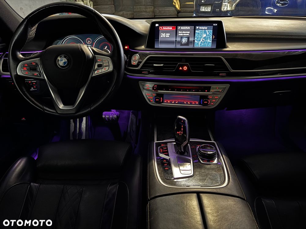 BMW Seria 7 750i - 11