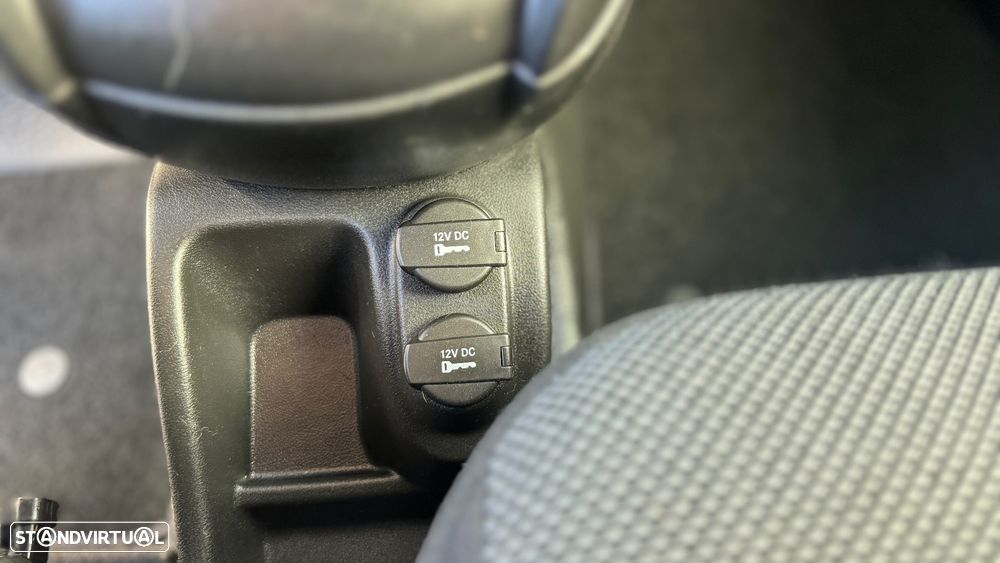 Fiat Doblo 1.3 MJet  3 Lugares A/C - 33