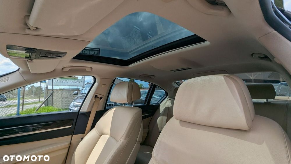 BMW Seria 7 730d Edition Exclusive - 32