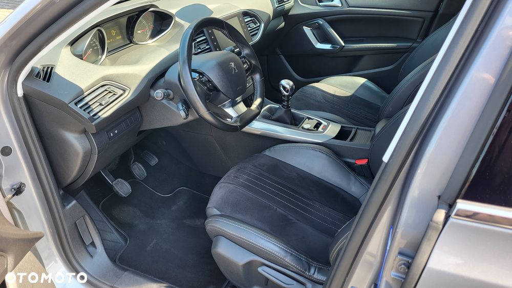 Peugeot 308 1.2 PureTech Allure S&S - 11