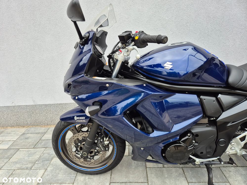 Suzuki GSX - 10