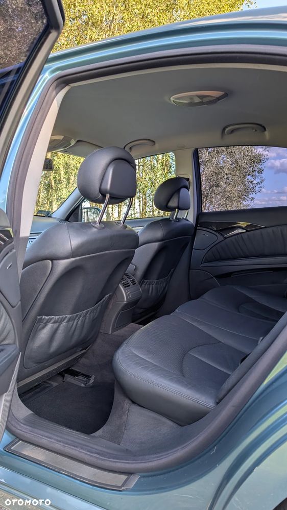 Mercedes-Benz Klasa E 240 T Avantgarde - 14