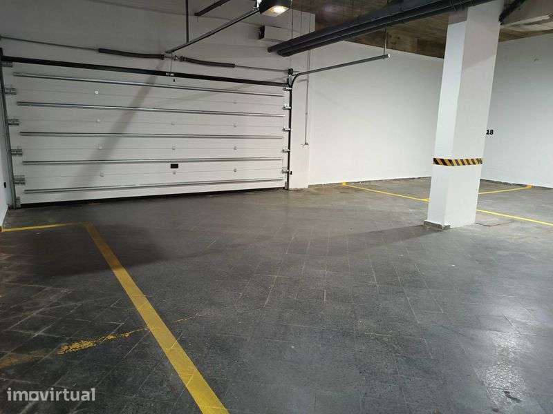 Lugar/Vaga de estacionamento - Montechoro - Albufeira - Grande imagem: 3/8