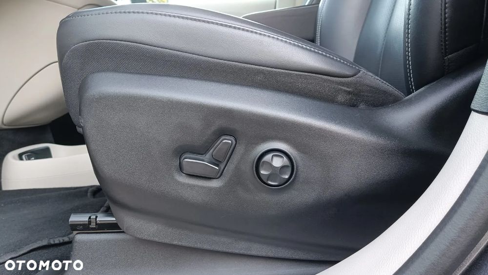 Chrysler Pacifica - 27