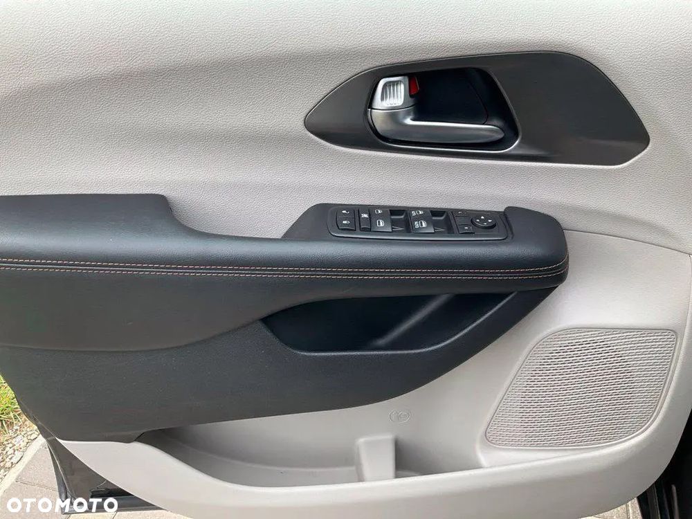 Chrysler Pacifica - 13