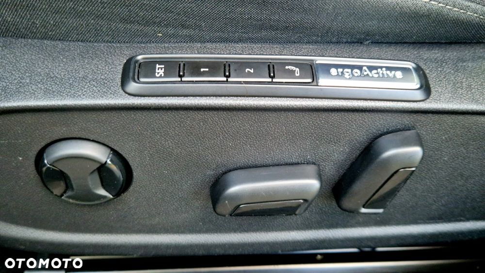 Volkswagen Golf 1.5 eTSI EVO Style DSG - 31