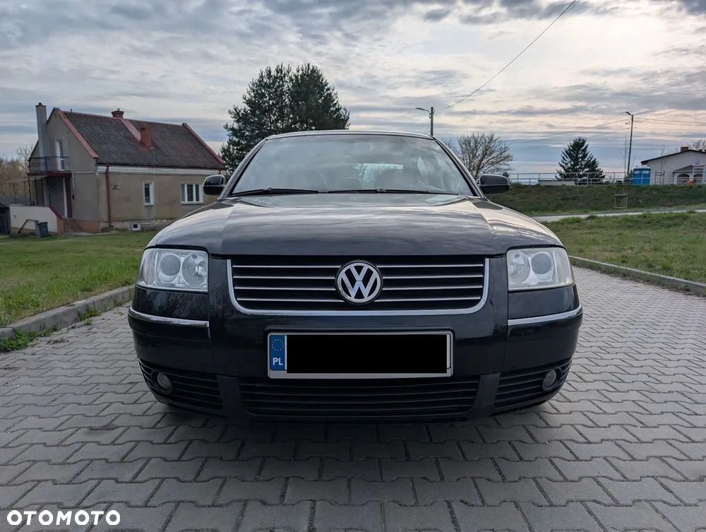 Volkswagen Passat - 1