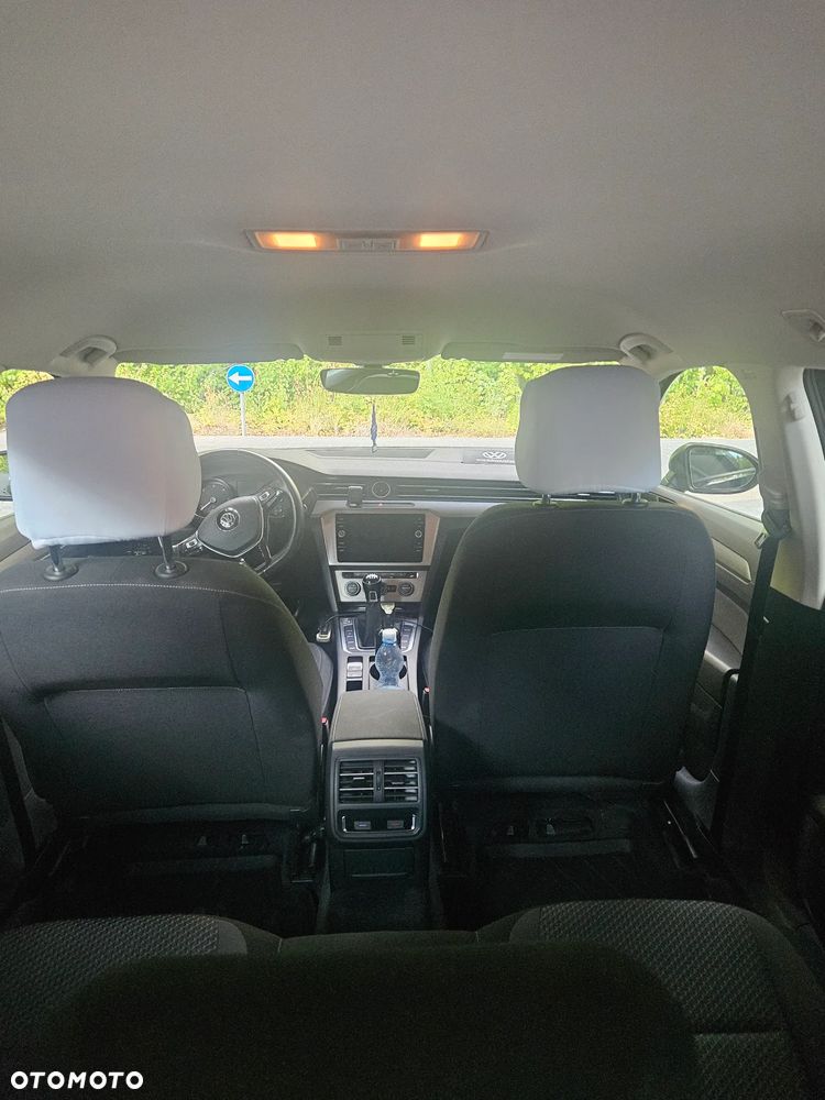 Volkswagen Passat - 25
