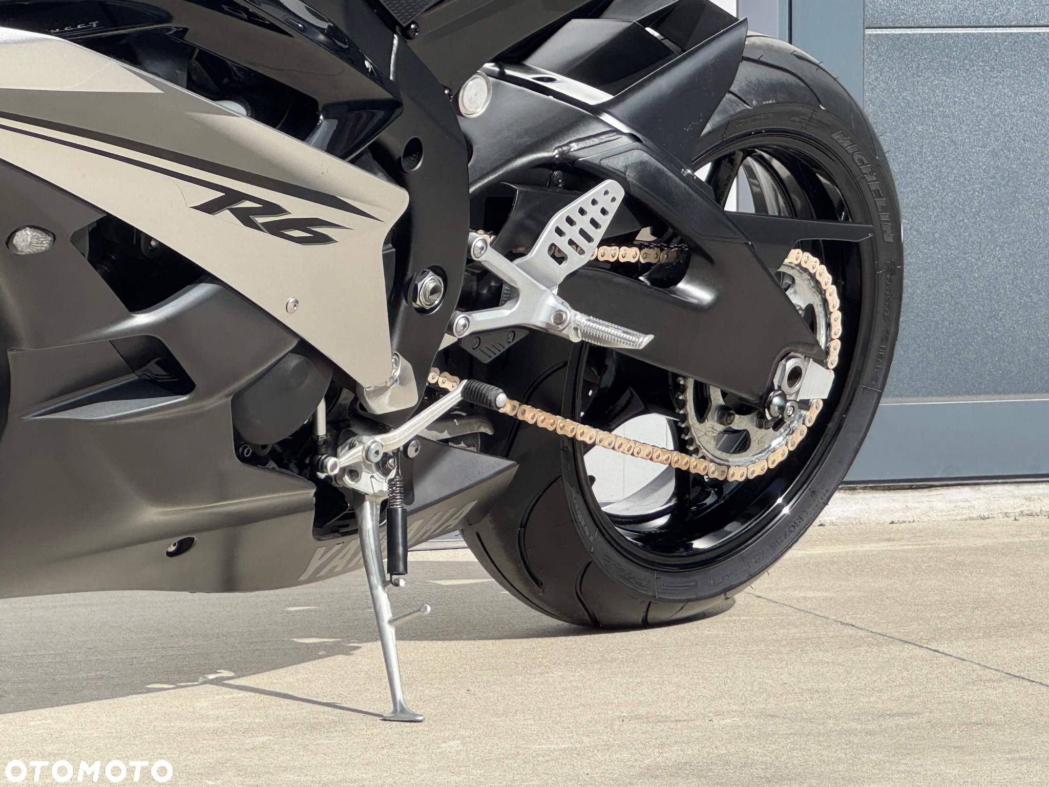 Yamaha YZF - 28