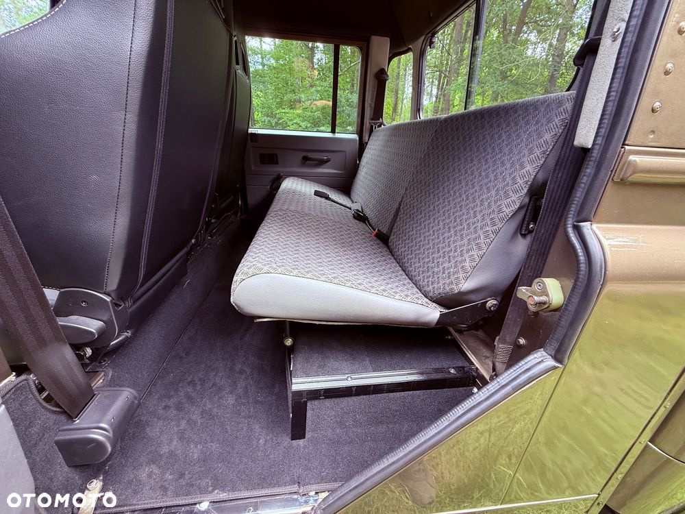 Land Rover Defender - 10