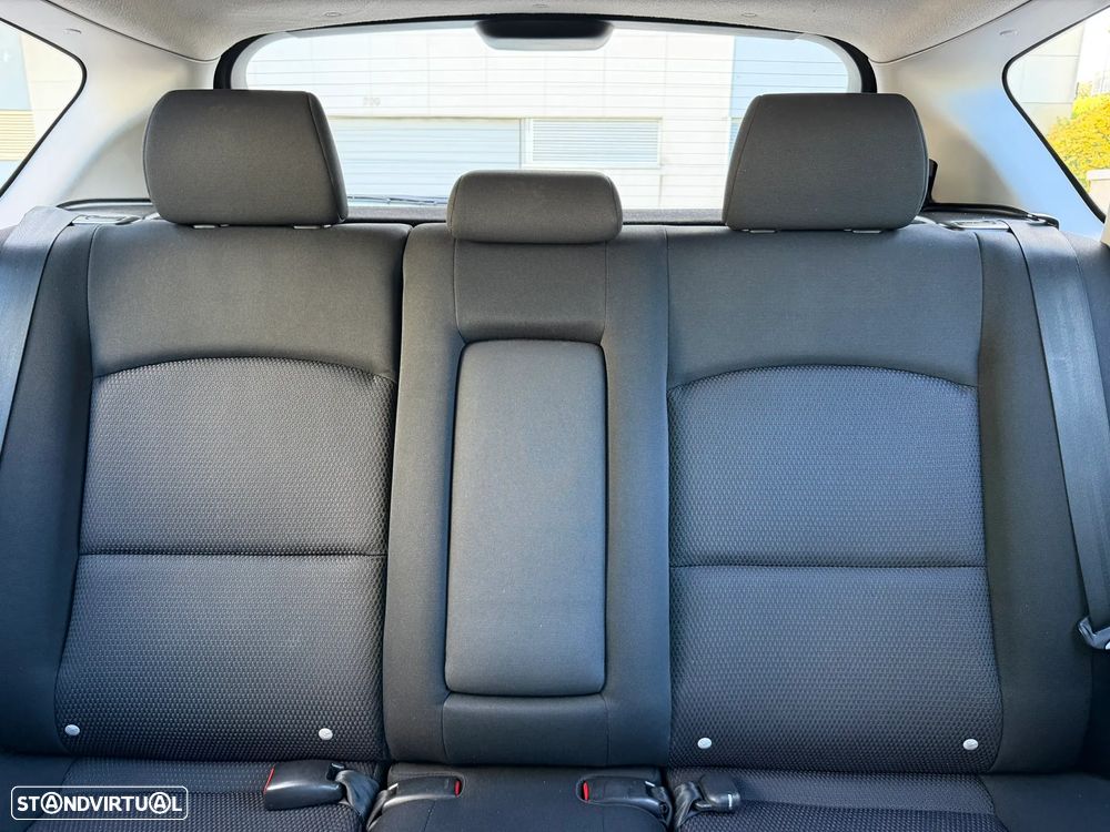 Mazda 3 Hatchback MZR 1.4 Exclusive - 16