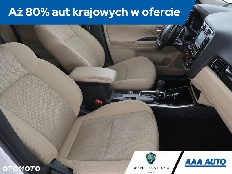 Mitsubishi Outlander - 11
