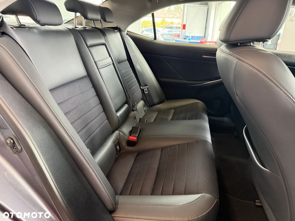 Lexus IS 200t Elegance - 14
