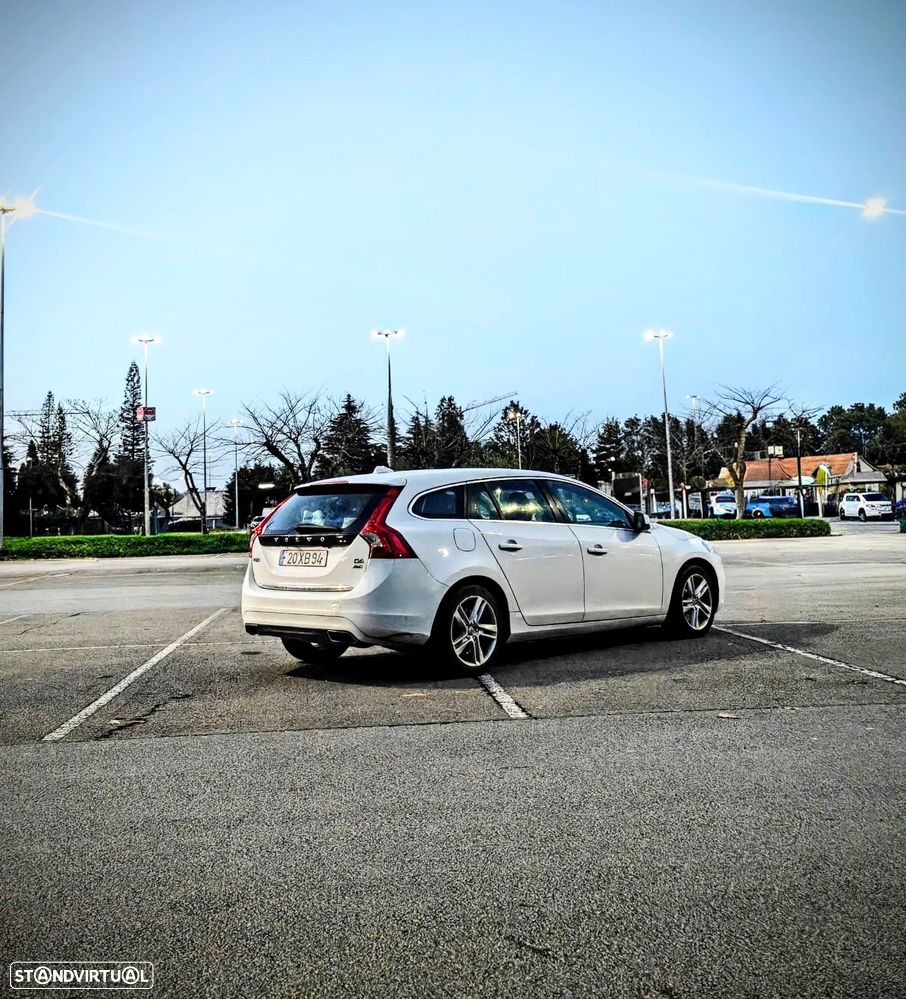 Volvo V60 2.4 D6 R-Design Sum.AWD Phev - 25