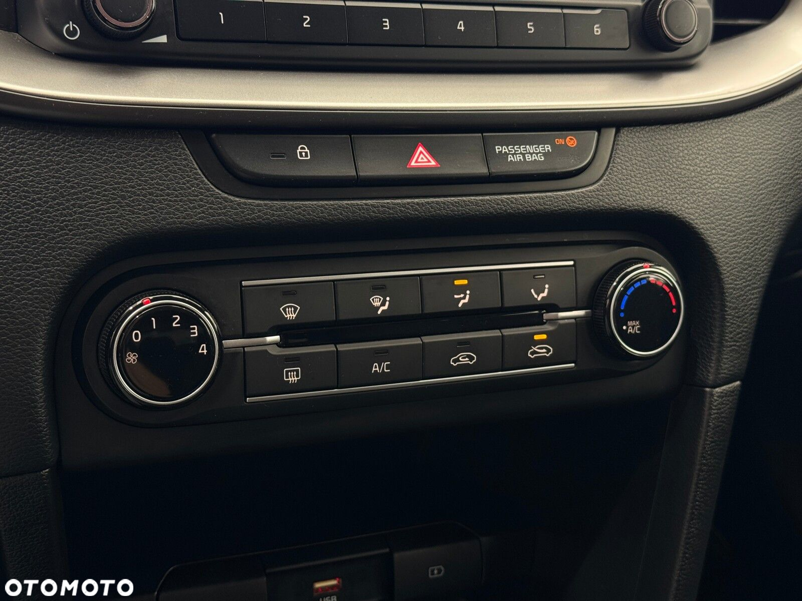 Kia Ceed - 24
