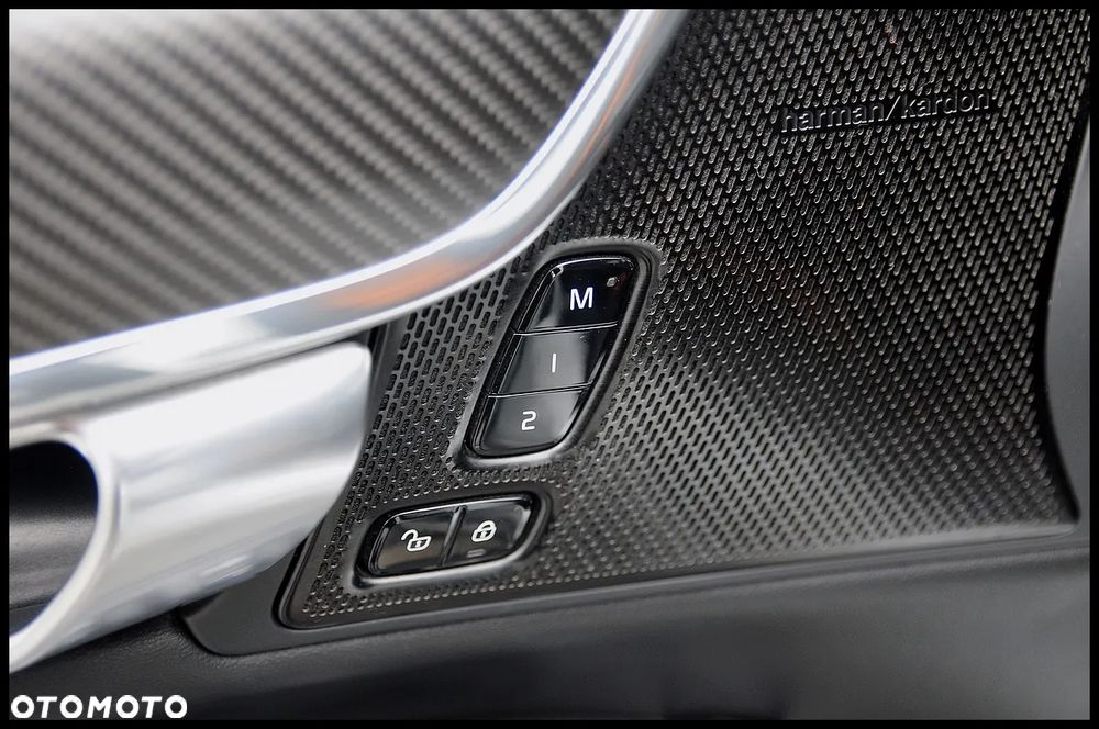 Volvo V90 Cross Country D5 AWD Ocean Race - 25