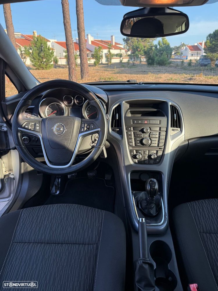 Opel Astra Sports Tourer - 29