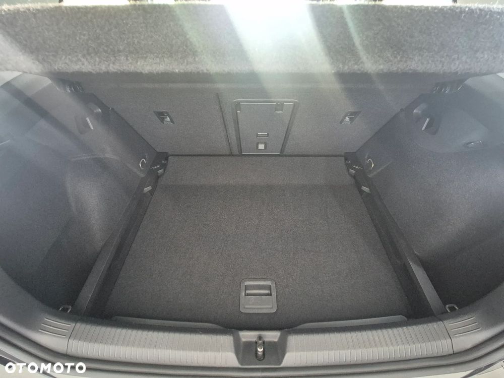 Volkswagen Golf 1.5 eTSI Style DSG - 30