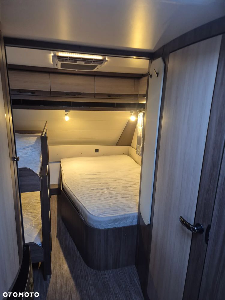 Hobby De Luxe  560 - 22