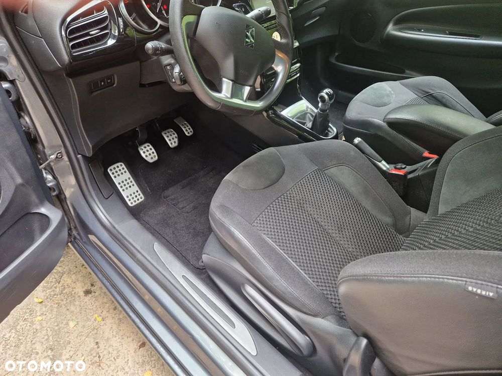 Citroën DS3 1.6 HDi 99g SoChic - 9