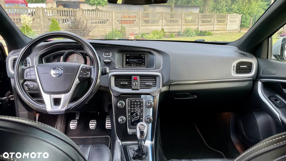 Volvo V40 D2 R-Design - 10