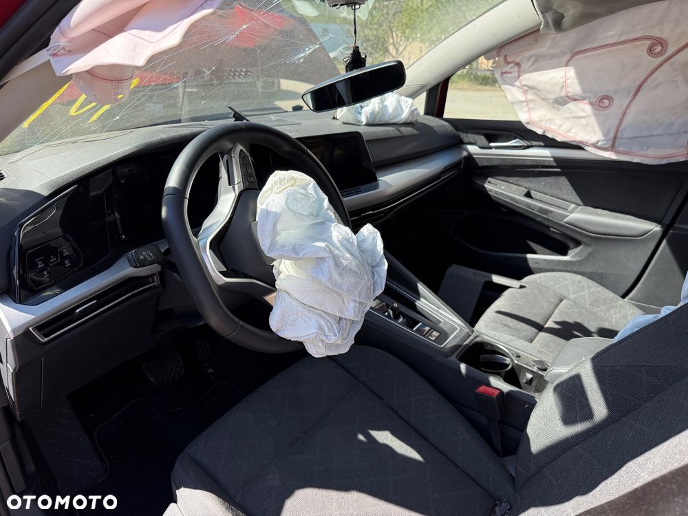 Volkswagen Golf 1.5 eTSI OPF DSG Active - 4