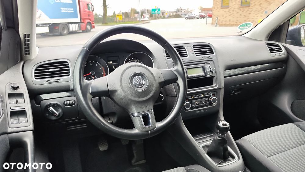 Volkswagen Golf 1.6 Comfortline - 24