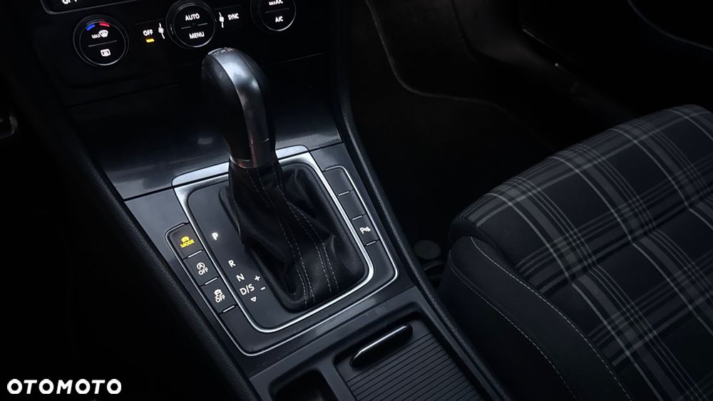 Volkswagen Golf - 18