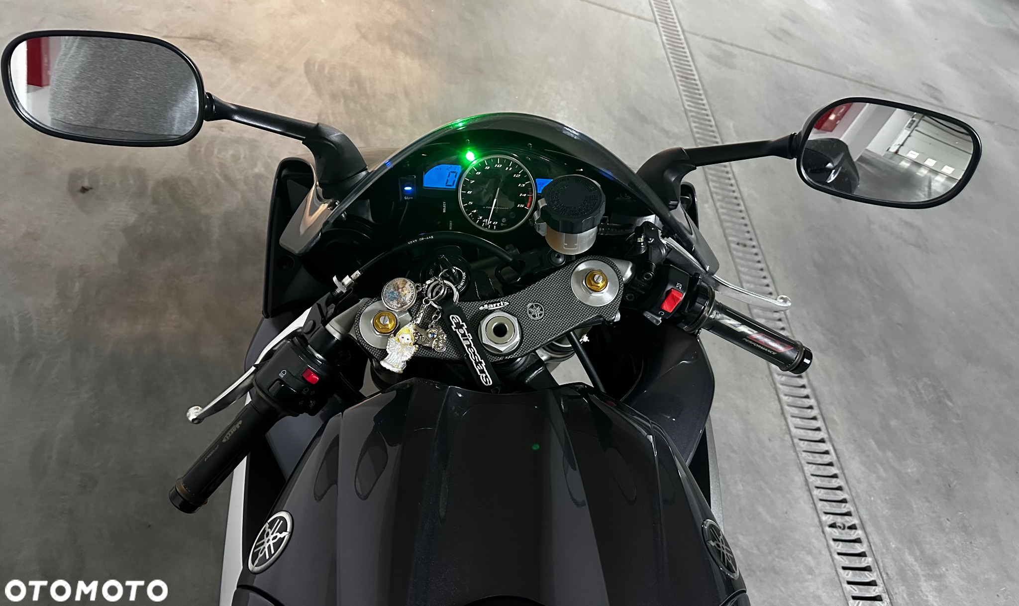 Yamaha YZF - 19