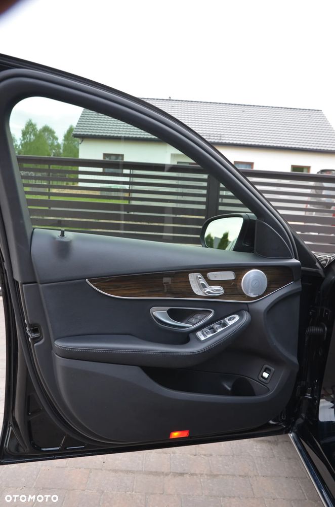 Mercedes-Benz Klasa C 300 4Matic 9G-TRONIC Exclusive - 13