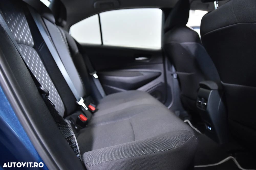 Toyota Corolla - 13