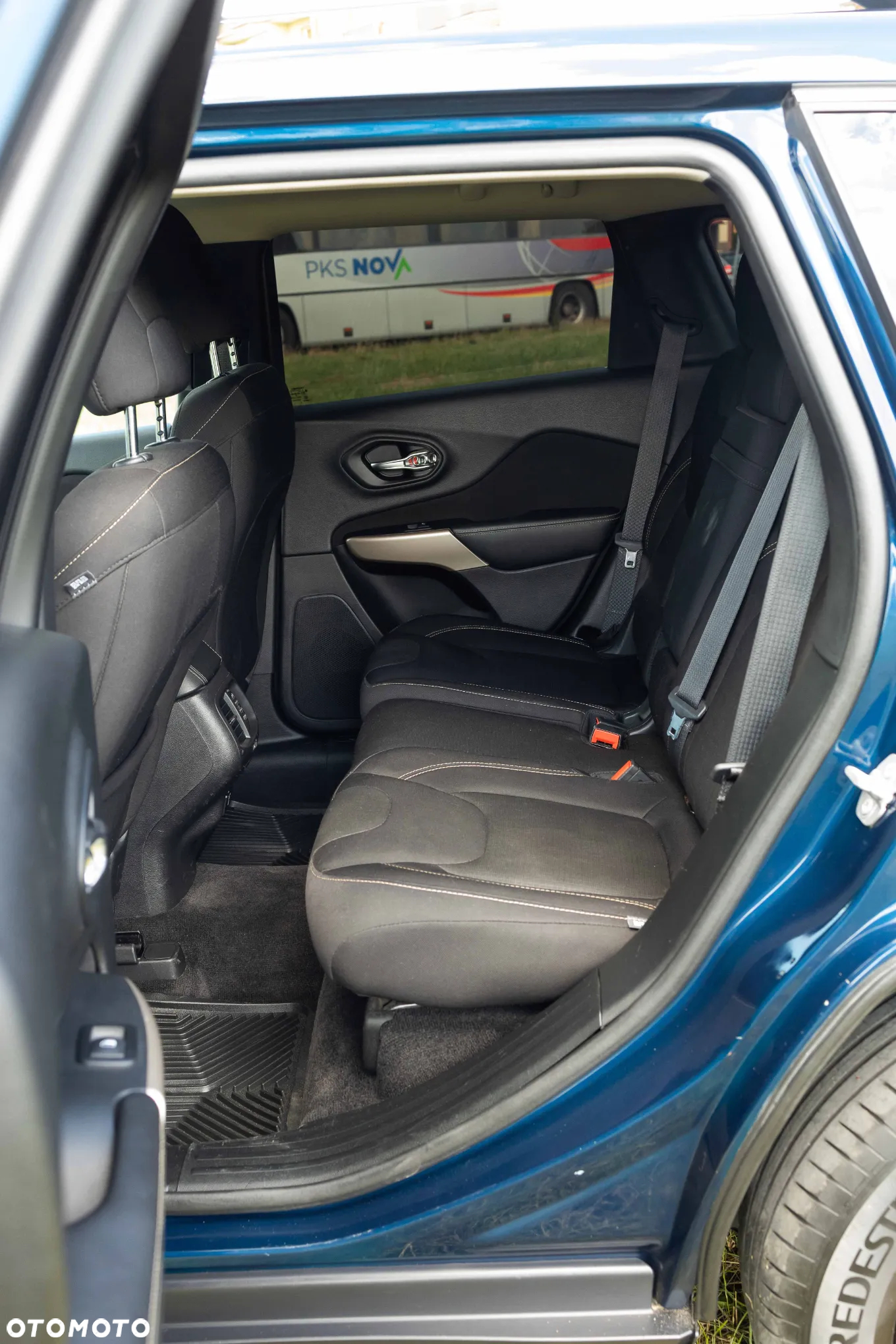 Jeep Cherokee - 11