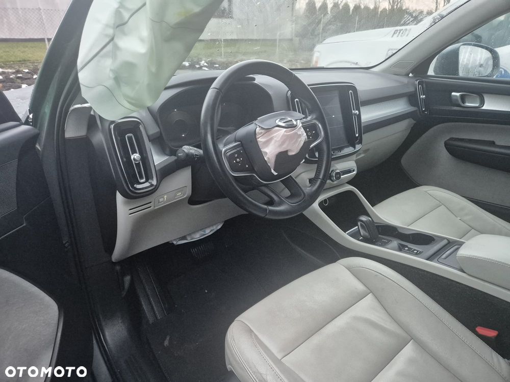 Volvo XC 40 T5 AWD Geartronic Momentum - 26