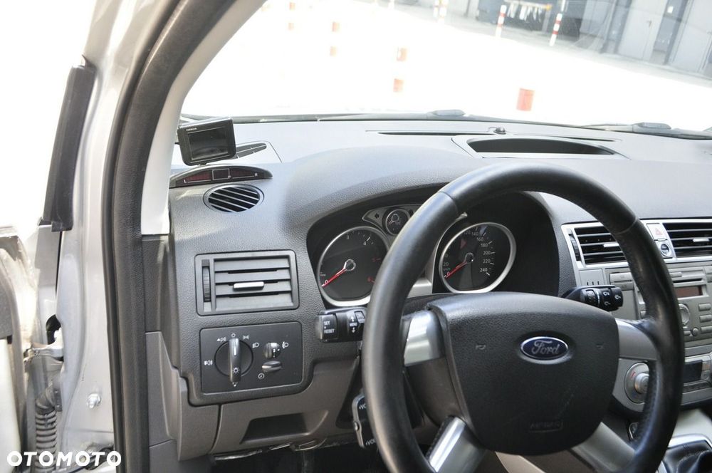 Ford Kuga - 10