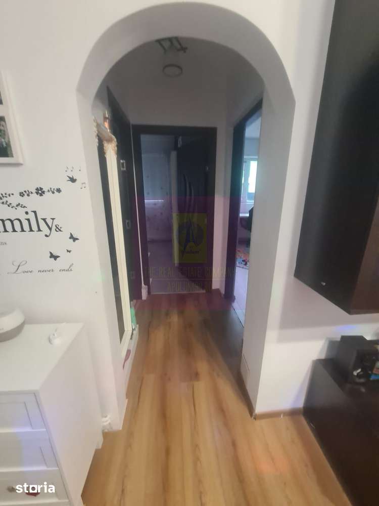 Apartament cu 3 camere de vanzare in Campina - Zona Cuza — fotografia 3