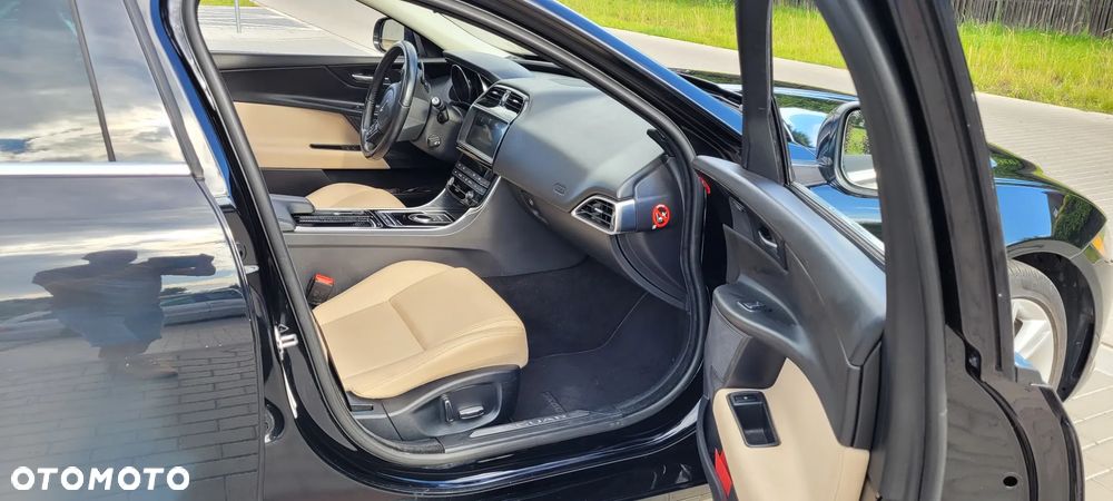 Jaguar XE 2.0 T Pure - 5
