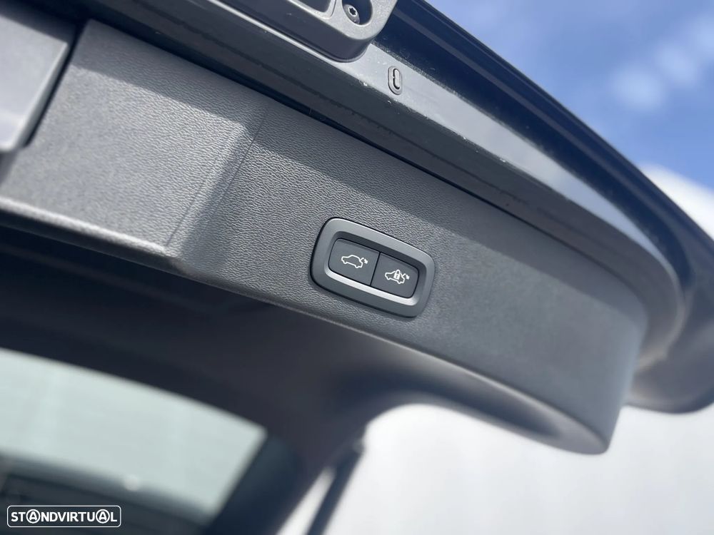 Volvo XC 40 2.0 B3 Black Edition - 14